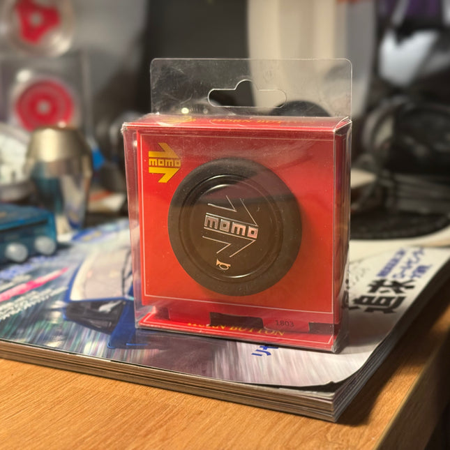 MOMO black horn button